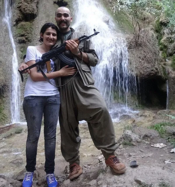 terorist-ile-fotograflari-cikan-hdpli-semra-guzele-tepkiler-cig-gibi-damattan-geline-bir-adet-keles-1641966164005.jpg Terörist ile fotoğrafları çıkan HDP'li Semra Güzel'e tepkiler çığ gibi: Damattan geline bir adet keleş-3