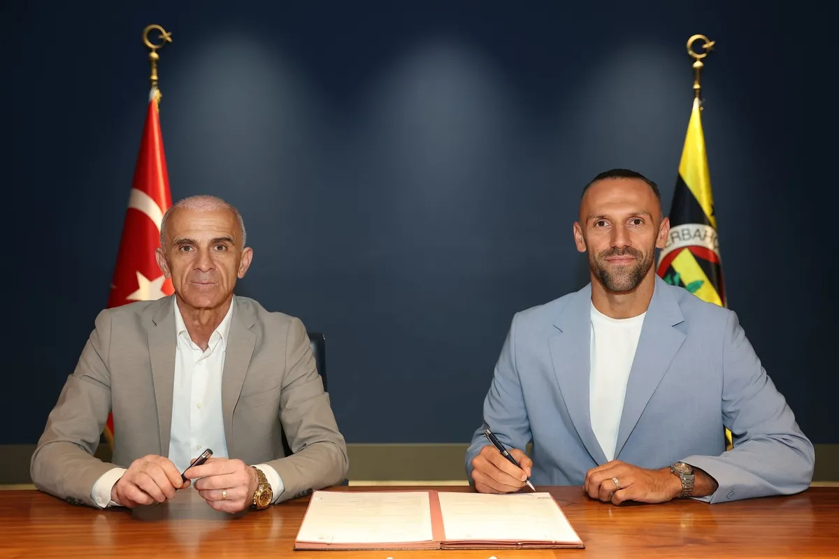 Vedat Muriqi yeniden Fenerbahçe’de! 3 yıllık imza atıldı-3