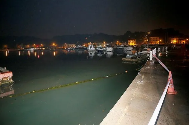 Son dakika: Sarıyer'de minibüs denize düştü: 6 yaralı