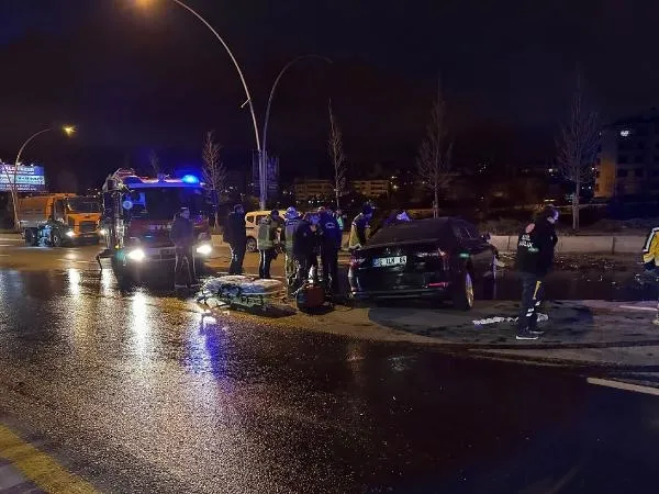 Ankara'da gece yarısı feci kaza: Sulama tankerine çarpan otomobilin sürücüsü öldü-5