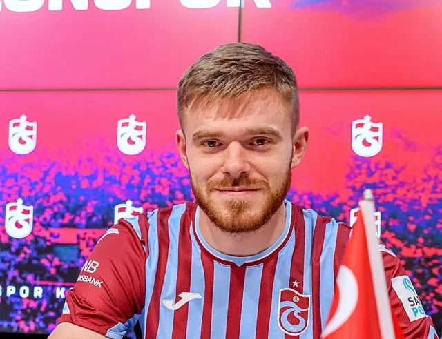 Batagov imzayı attı