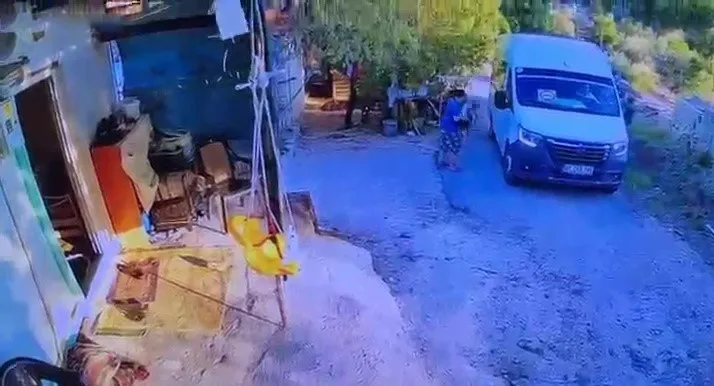1787946723114.jpeg Serik'te manevra yapan baba 1,5 yaşındaki oğlunun ölümüne neden oldu-2