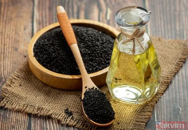 🧠 Beyni Onarıyor, Hafızayı Güçlendiriyor Çörek Otu Yağının En Güçlü Bileşenlerinden Biri Olan Timokinon, Nöroinflamasyonu Azaltarak Beyin Hücrelerini Koruma...