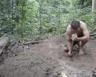 Genç adamın doğada yaptığına bakın!