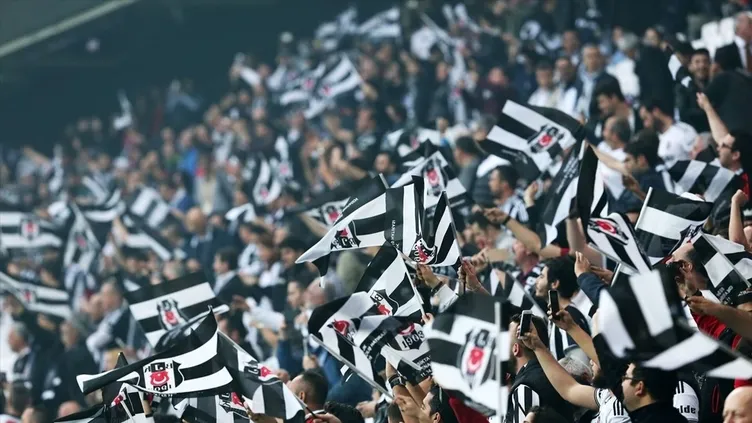 Beşiktaş taraftarı stadı terk etmiyor!