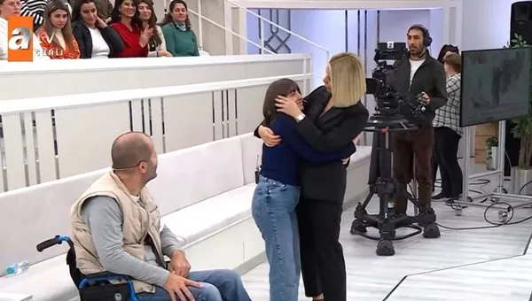 esra-erolda-seyircisi-22-yasindaki-irem-dogani-gozyaslarina-bogdu-genc-kiz-icin-seferber-oldular-annem-evi-ara-1671814486813.jpg Esra Erol’da seyircisi 22 yaşındaki İrem Doğan’ı gözyaşlarına boğdu! Genç kız için seferber oldular! "Annem evi, arabayı satıp evden kaçtı!” demişti...-9