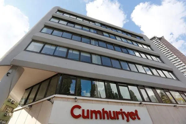 cumhuriyet-gazetesinde-manipulatif-haber-rezaleti-katmerleniyor-bu-kez-de-baris-dosterin-yazisi-sansurlendi-1687000290034.jpg Cumhuriyet gazetesinde manipülatif haber rezaleti katmerleniyor! Barış Doster'i önce sansürlediler sonra yazılarına son verdiler-6
