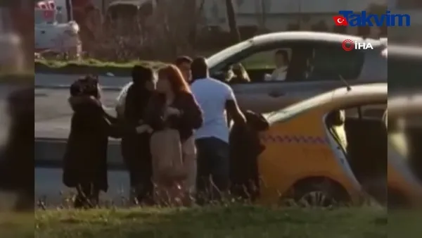 istanbulda-taksici-ile-yolcu-yumruk-yumruga-birbirine-girdi-boks-maci-gibi-kavga-kamerada-1644565599599.jpg İstanbul'da taksici ile yolcu yumruk yumruğa birbirine girdi! Boks maçı gibi kavga kamerada-6