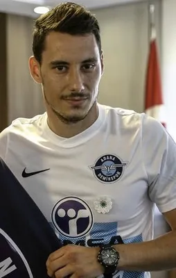 Futbolcu imza töreninde soykırıma dikkati çekti