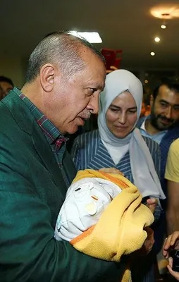 Cumhurbaşkanı Erdoğan’dan Ankara'da AK Parti Seçim Bürosuna sürpriz ziyaret