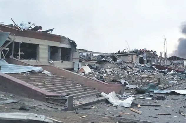 Rusya Ukraynalı askerlere eğitim verilen Batı bölgesini hedef alarak NATO Üssü’ne bomba yağdırdı