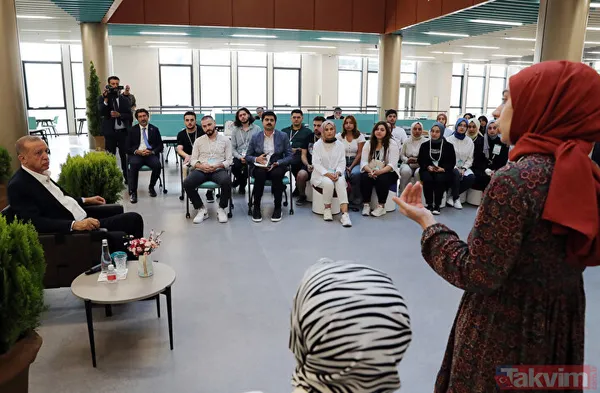 Başkan Recep Tayyip Erdoğan gençlerle buluştu! Kütüphane açılışı sonrası samimi sohbet - 4
