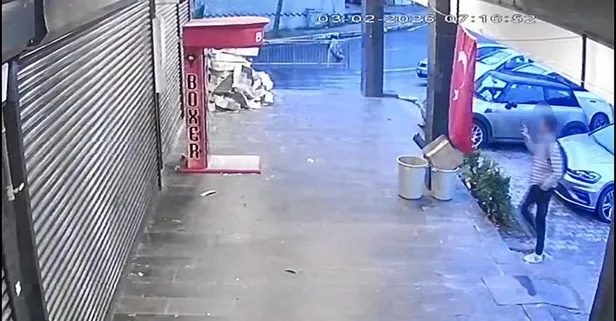 Beylikdüzü'nde Türk bayrağına saldırı: Şüpheli yakalandı