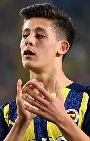 Fenerbahçe'nin genç yıldızı Arda Güler'e Ajax kancası