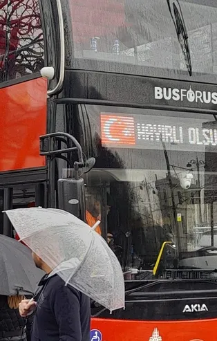 CHP'li İBB’nin otobüsünde alkol tüketiminin yasak olduğu Sultanahmet Meydanı'nda alkol skandalı