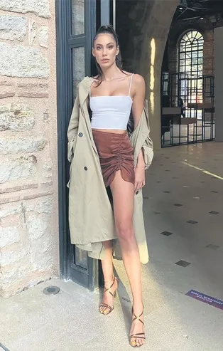 Ünlü model Dilara Kurşun ve sevgilisine trafik dayağı: Ne biçim araba sürüyorsun?