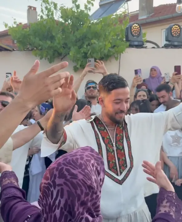 DJ Mahmut Orhan'dan köy konserini sonrası sarma ikramı: Kabini bıraktı seyircinin karnını doyurdu-6