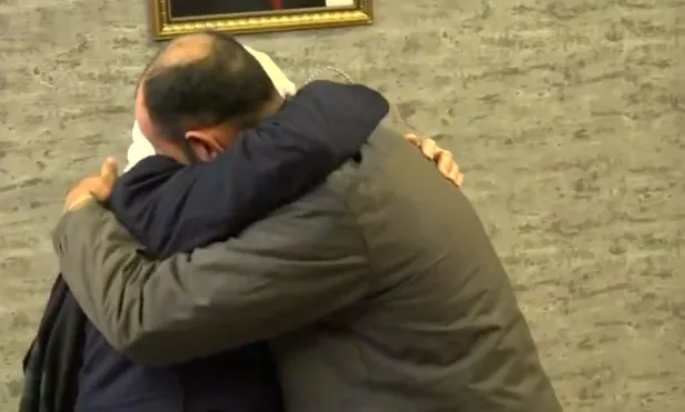 Evlat nöbetinden sevindiren haber! HDP önünde eylem yapan bir aile daha evladına kavuştu-2