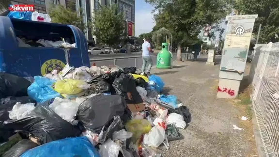 Buca'da maaş alamadıkları için iş bırakan işçilerin eylemi 7. gününde