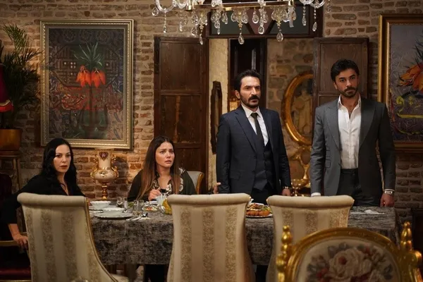 kalp-yarasi-24-bolum-fragmanina-aysenin-sitemi-damga-vurdu-yakisiyor-mu-sana-insanlarin-evini-basip-adam-dovmek-1638917009272.jpg Kalp Yarası 24. bölüm fragmanına Ayşe’nin sitemi damga vurdu: Yakışıyor mu sana insanların evini basıp adam dövmek?-5