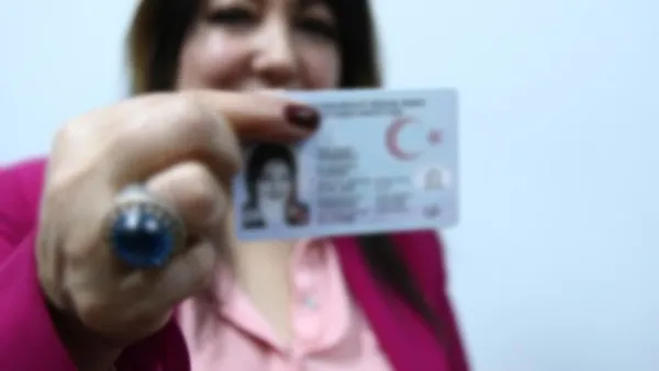 son-dakika-icisleri-bakanligindan-kimlik-genelgesi-fotografsizlar-gecersiz-sayilacak-1625573086496.jpg SON DAKİKA! İçişleri Bakanlığı'ndan kimlik genelgesi! Fotoğrafsızlar geçersiz sayılacak-3