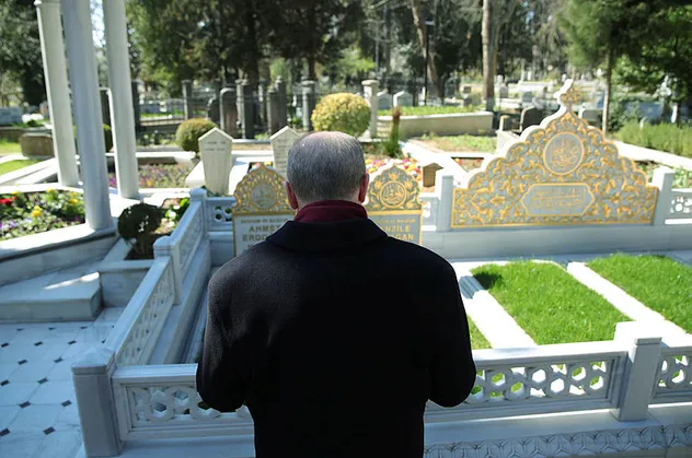 Başkan Erdoğan'dan aile kabristanına ziyaret