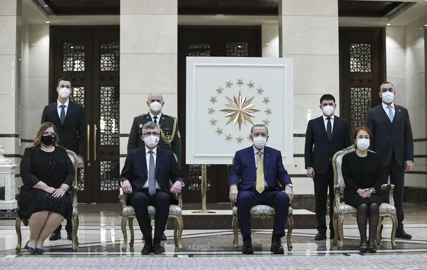 son-dakika-baskan-erdogandan-cumhurbaskanligi-kulliyesinde-pes-pese-onemli-kabuller-1608739294025.jpeg Son dakika: Başkan Erdoğan'dan Cumhurbaşkanlığı Külliyesi'nde peş peşe önemli kabuller-4