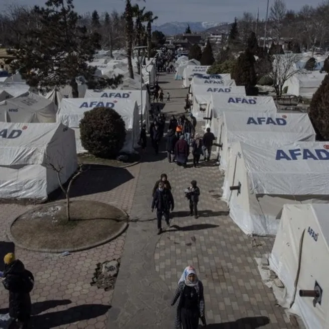 Devlet depremzedeler için seferber oldu dev şirketler başını kuma gömdü! Koç, Sabancı, Anadolu Grubu, Ciner, Alarko, Eczacıbaşı, Kıraça Holding ölü taklidi yaptı