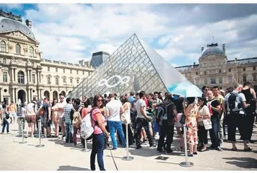 Louvre’daki 88 milyon dolarlık soygunun faturası turistlere çıktı