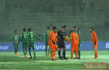 Son dakika: Medipol Başakşehir - Bursaspor maçı tatil edildi