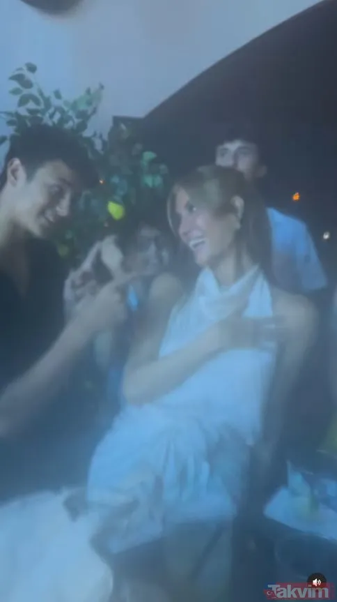 Emre Altuğ'un konserindeki hali olay olmuştu! Çağla Şıkel "Çocuklar babasına gitti" dedi ev halini paylaştı! "Ne yapıyorsun Çağla" - 11