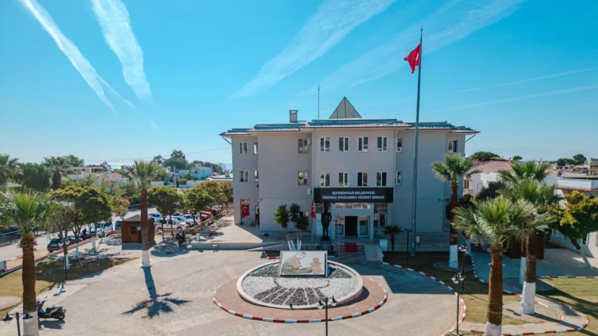 İzmir Seferihisar Belediyesine rüşvet operasyonunda ikinci dalga | Başkan Yardımcısı Pehlivan gözaltında