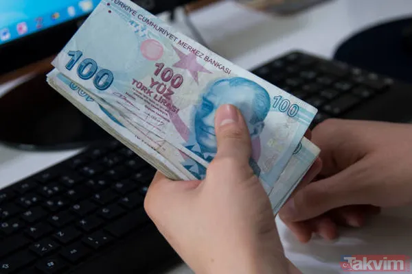 Emekli Ve Memur Zammı İçin Nefesler Tutuldu. En Düşük Memur Maaşının 22 Bin Lira Olacağının Açıklanmasıyla Birlikte Memurlara Kademeli Zam Geleceği Belirtildi...