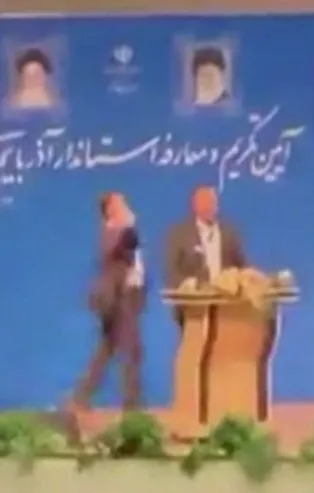 İran'da devir teslim töreninde tokat