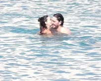 Ebru Şahin ve Cedi Osman Çeşme’de aşk tazeledi! Denizde romantik anlar...