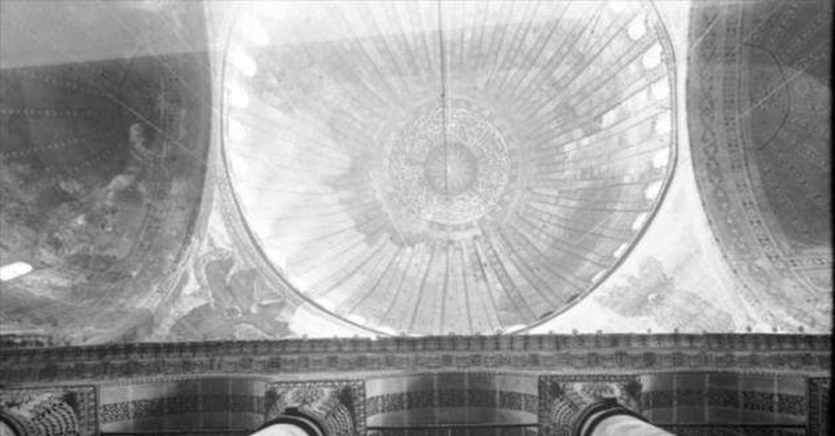 Ayasofya’nın bu yanını daha önce hiç görmediniz! İşte cami olduğu yıllara ait fotoğraflar