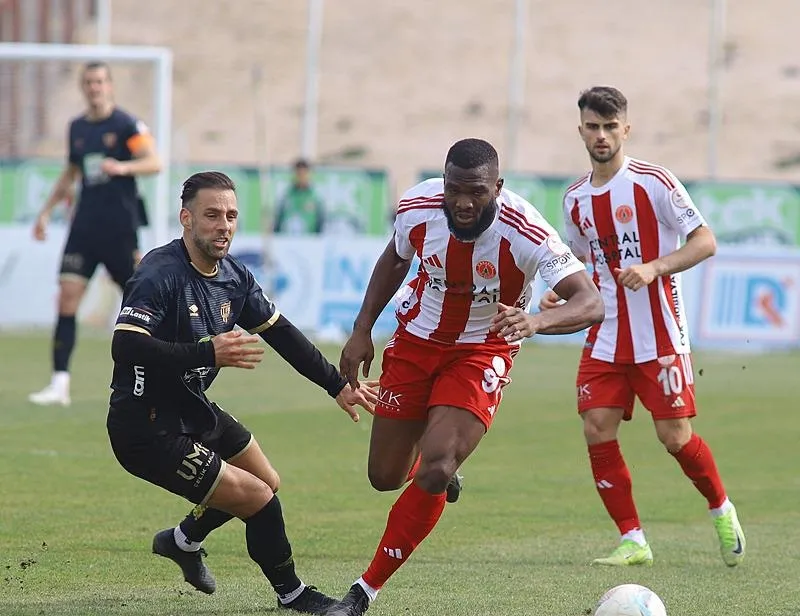 Bandırma 3 puanı 2 golle aldı