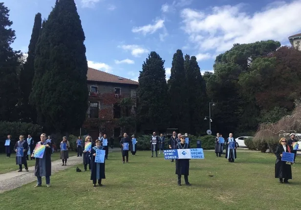 bogazici-universitesinde-dikilen-akademisyenleri-patlatacak-gercekler-istedikleri-kast-sistemi-1672394572785.jpeg