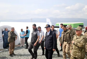 Milli Savunma Bakanı Akar afet bölgesinde: "Allah sizleri başımızdan eksik etmesin"