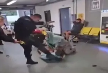 İngiliz polisinden Müslüman aileye şiddet! Tekmelediler, ensesine vurdular…