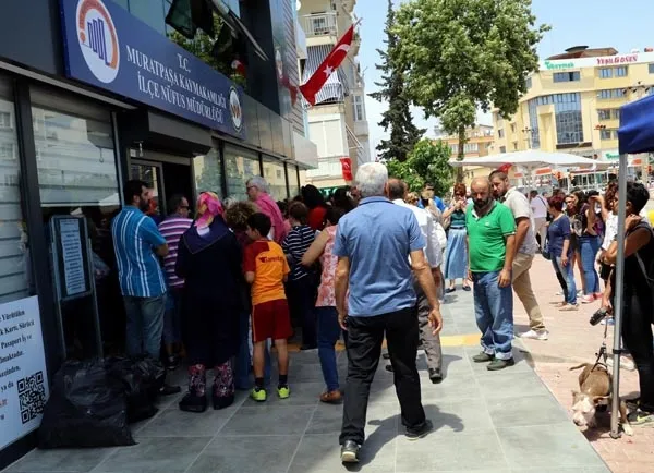 Nüfus müdürlükleri doldu taştı! Adres değişikliği nasıl yapılır? Adres değişikliği için son tarih ne zaman? Eski nüfus cüzdanıyla oy kullanılabilecek mi?-2