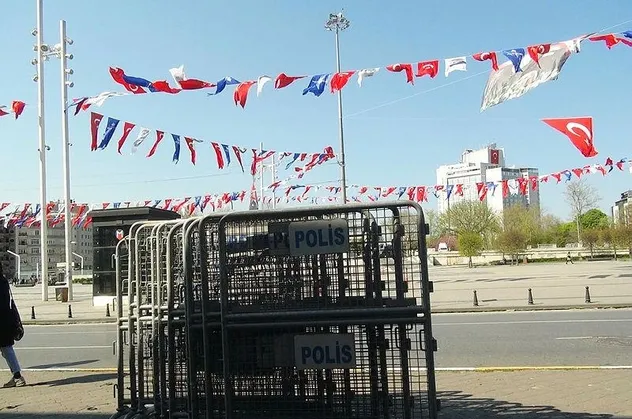 Son dakika: Taksim'de 1 Mayıs önlemi! Bariyerler getirildi