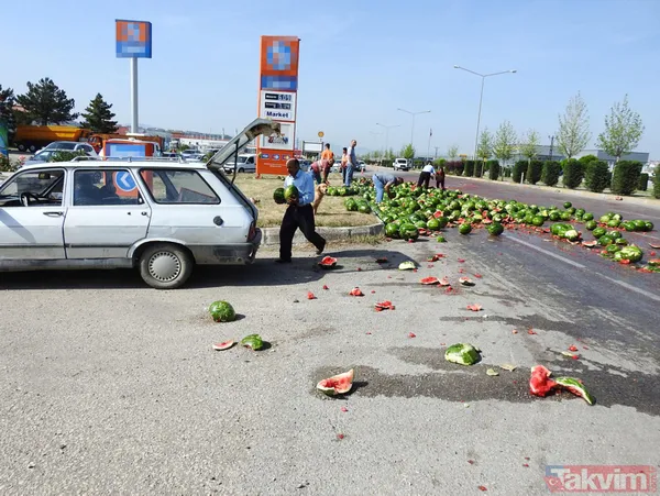 Çorum'da TIR devrildi, yol karpuz tarlasına döndü - 8