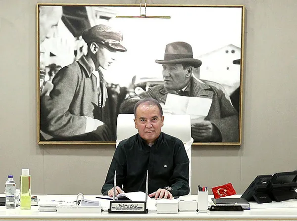 Muhittin Böcek’ten CHP’ye sert tepki: Hastalık dışında bir acı gerçekle daha yüzleştim