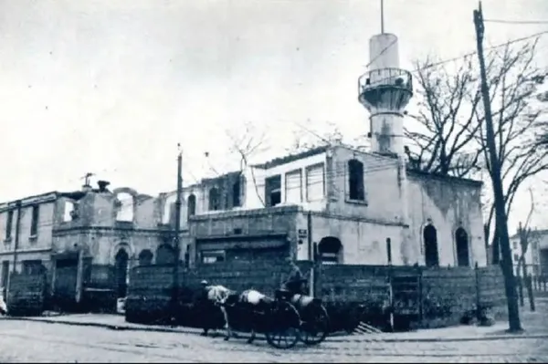 chpli-ibbnin-gayri-yasal-heykel-insasina-itiraz-emirler-mescidinin-yerine-yapilmisti-1599646427995.jpg CHP'li İBB'nin gayri yasal heykel inşasına itiraz! Emirler Mescidi'nin yerine yapılmıştı-6