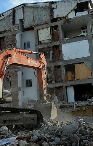 40 yıl boyunca ortak duvar kullanmışlar! Avcılar'da absürt komedi filmlerini aratmayacak olay