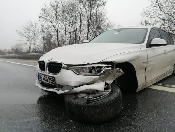 son-dakika-tem-otoyolunda-meydana-gelen-zincirleme-kazada-6-luks-arac-birbirine-girdi-1608025566742.jpg SON DAKİKA: TEM Otoyolu'nda meydana gelen zincirleme kazada 6 lüks araç birbirine girdi-10