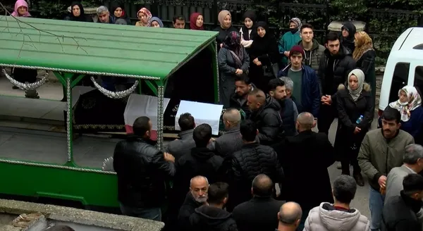 eski-nisanlisinin-vurdugu-ulku-deniz-son-yolculuguna-ugurlandi-1672835188920.jpg Eski nişanlısının vurduğu Ülkü Deniz son yolculuğuna uğurlandı! Acı baba: Katilin annesi tehdit etti-2