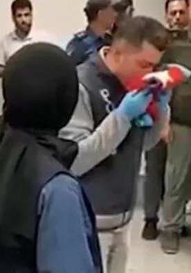 azerbaycan-bayragini-operek-teslim-almisti-polis-memuru-ramazan-sahin-basari-belgesiyle-odullendirildi-1694450176479.jpeg Azerbaycan bayrağını öperek teslim almıştı: Polis Memuru Ramazan Şahin başarı belgesiyle ödüllendirildi!-2