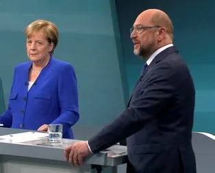 Merkel ve Schulz iyice sıyırdı!